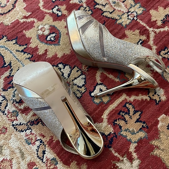 Women's Touch Ups Heels - Picture 2 of 5